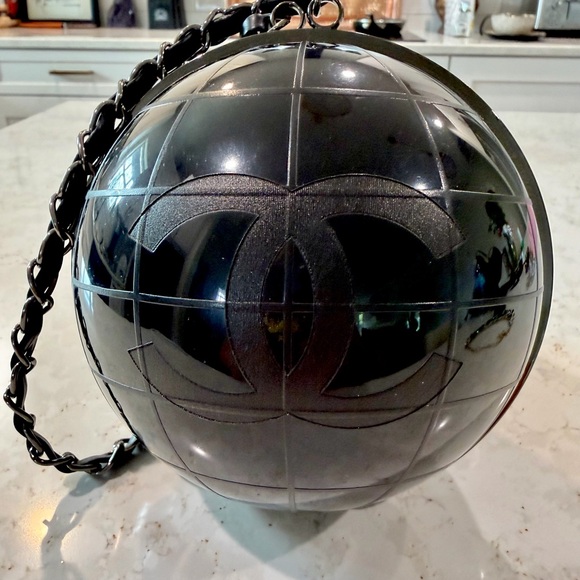 Black Globe Ball Acrylic Bag with Metal Chain magnetic lock 6” wide x 6” tall - Picture 9 of 13